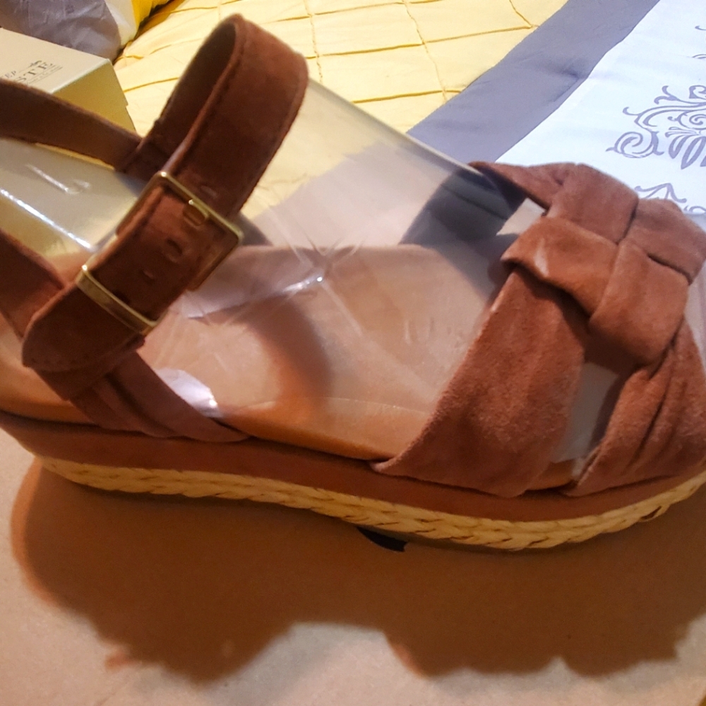 Sandals - Picture 1 of 3